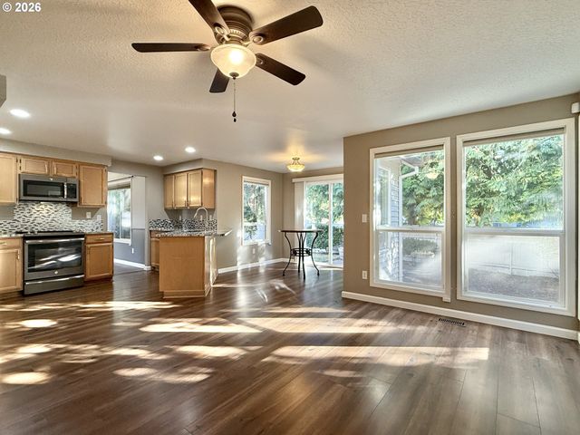 16907 Se 28TH St, Vancouver, WA 98683