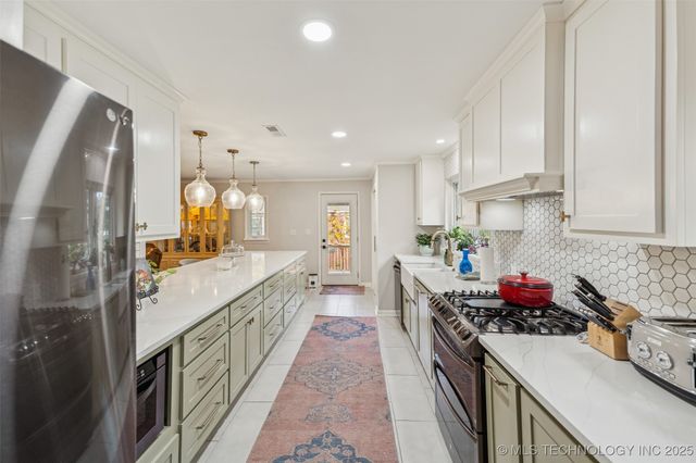 2547 S College Avenue, Tulsa, OK 74114