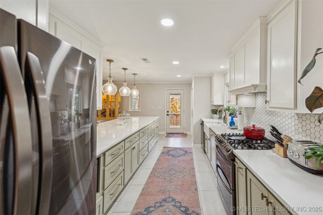 2547 S College Avenue, Tulsa, OK 74114