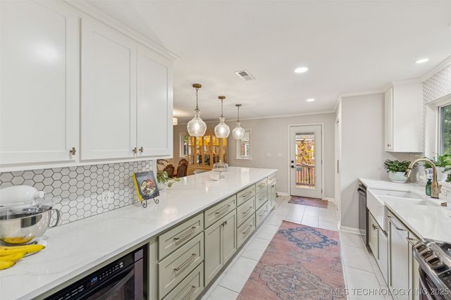 2547 S College Avenue, Tulsa, OK 74114