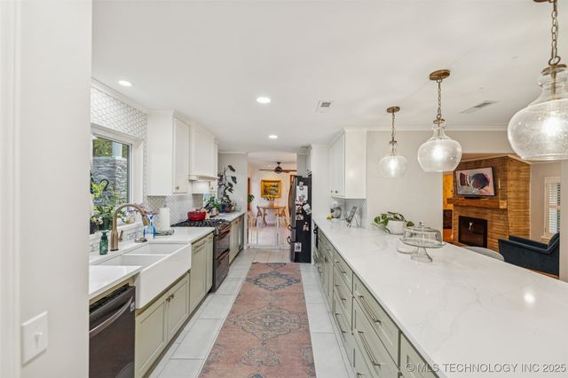 2547 S College Avenue, Tulsa, OK 74114