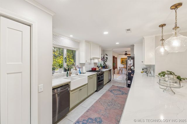 2547 S College Avenue, Tulsa, OK 74114