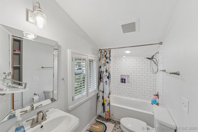 2547 S College Avenue, Tulsa, OK 74114