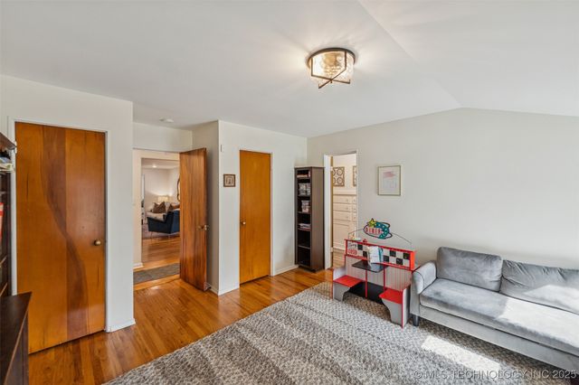 2547 S College Avenue, Tulsa, OK 74114