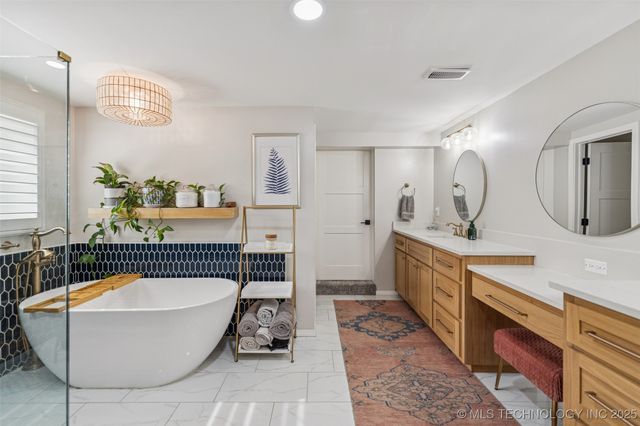 2547 S College Avenue, Tulsa, OK 74114