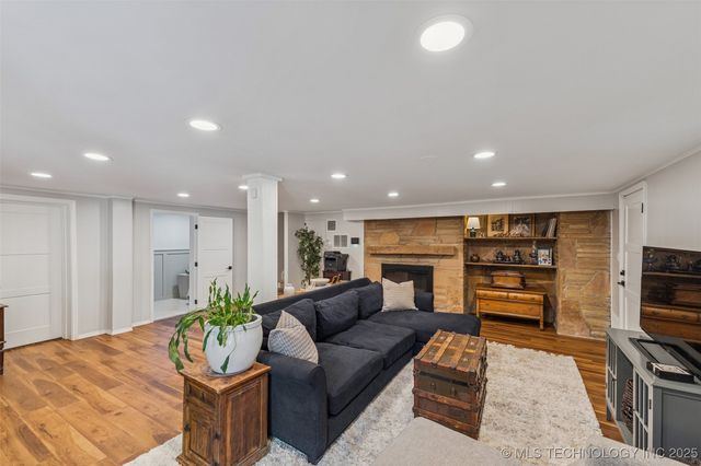 2547 S College Avenue, Tulsa, OK 74114