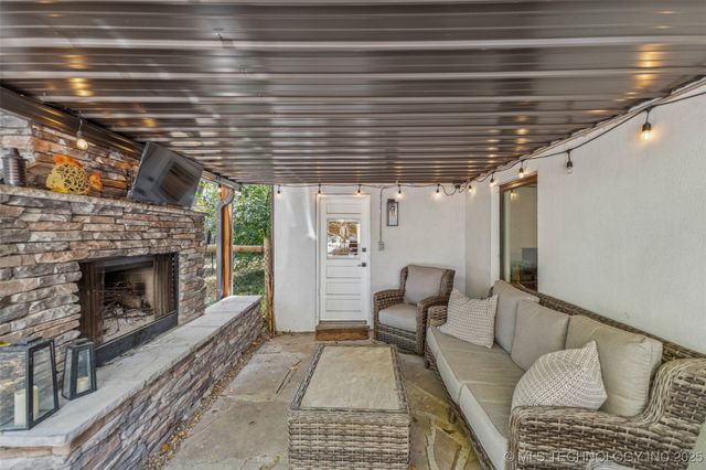 2547 S College Avenue, Tulsa, OK 74114