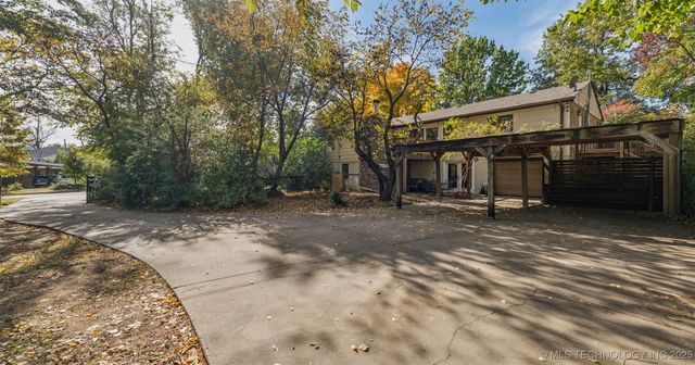 2547 S College Avenue, Tulsa, OK 74114