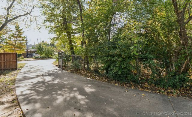 2547 S College Avenue, Tulsa, OK 74114