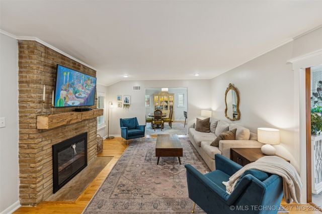 2547 S College Avenue, Tulsa, OK 74114