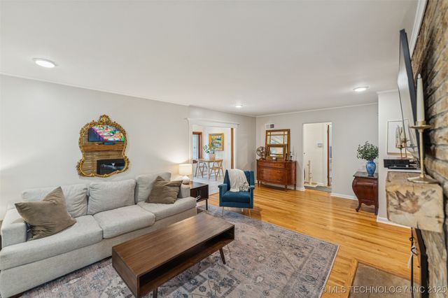 2547 S College Avenue, Tulsa, OK 74114