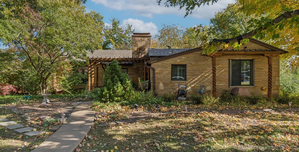 2547 S College Avenue, Tulsa, OK 74114