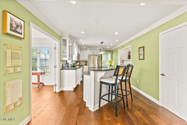 8 Parwood Court, Johnson City, TN 37601