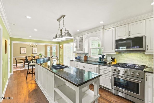 8 Parwood Court, Johnson City, TN 37601