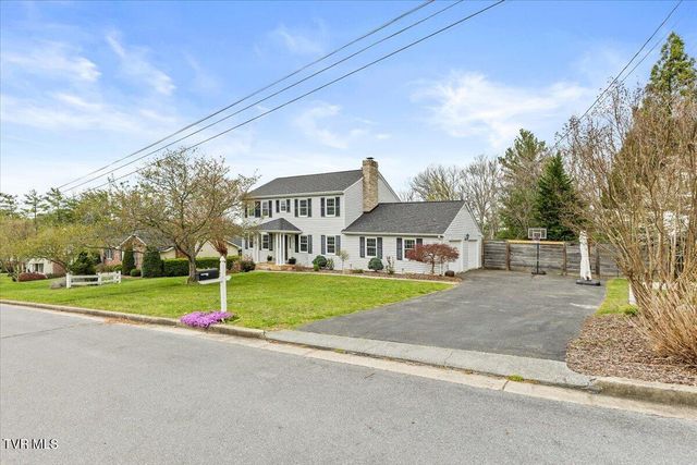 8 Parwood Court, Johnson City, TN 37601