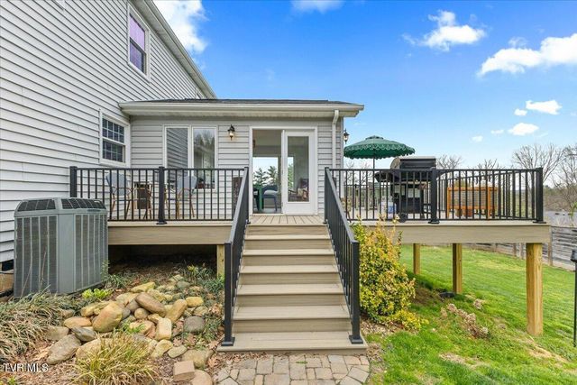 8 Parwood Court, Johnson City, TN 37601