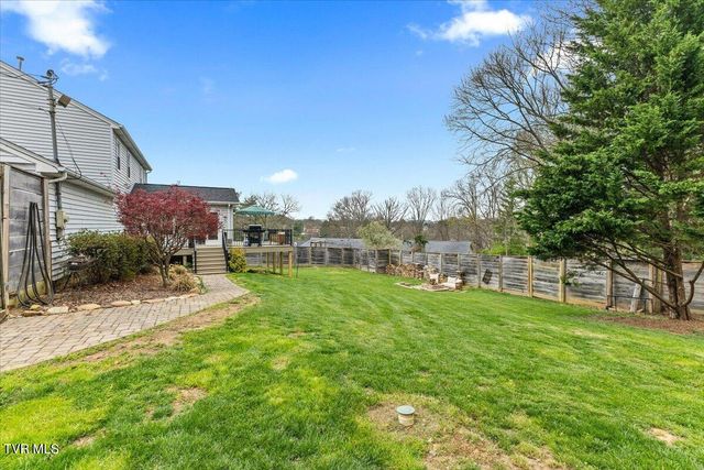 8 Parwood Court, Johnson City, TN 37601