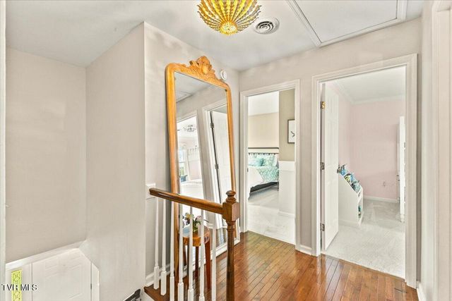 8 Parwood Court, Johnson City, TN 37601