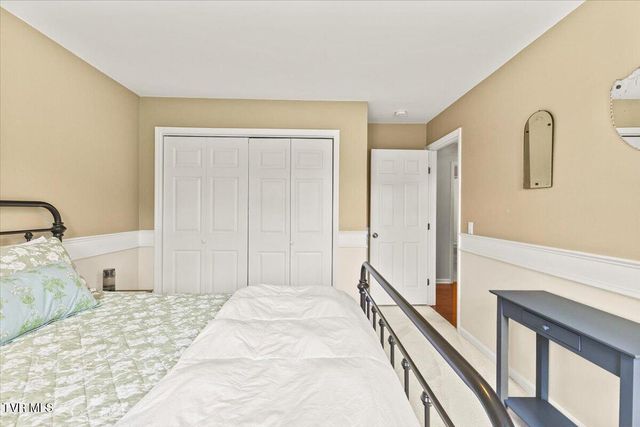 8 Parwood Court, Johnson City, TN 37601