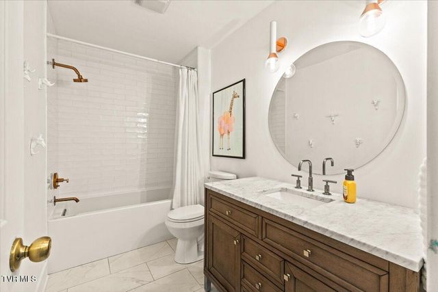 8 Parwood Court, Johnson City, TN 37601