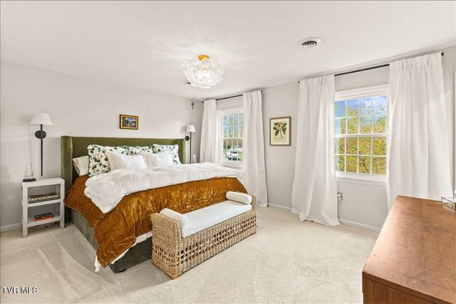 8 Parwood Court, Johnson City, TN 37601