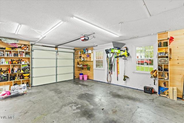 8 Parwood Court, Johnson City, TN 37601