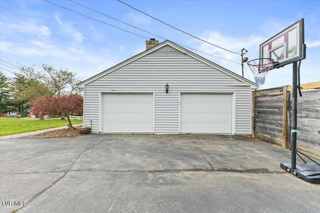 8 Parwood Court, Johnson City, TN 37601