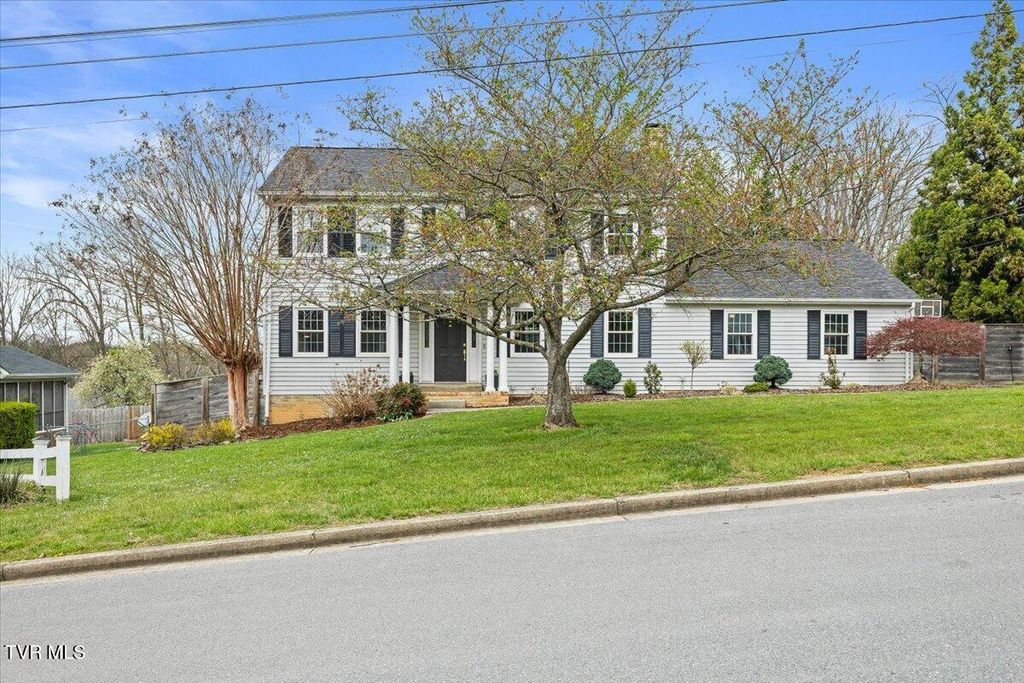 8 Parwood Court, Johnson City, TN 37601
