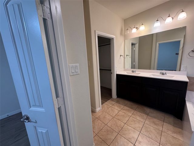 9121 Stormcrow Drive, Fort Worth, TX 76179