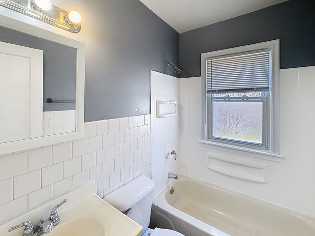 14 Blackhawk Hills Court, Rock Island, IL 61201