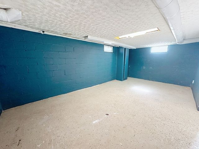 14 Blackhawk Hills Court, Rock Island, IL 61201