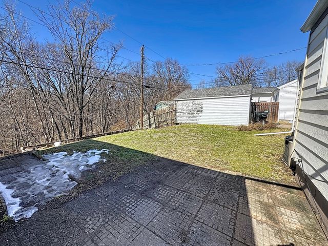 14 Blackhawk Hills Court, Rock Island, IL 61201