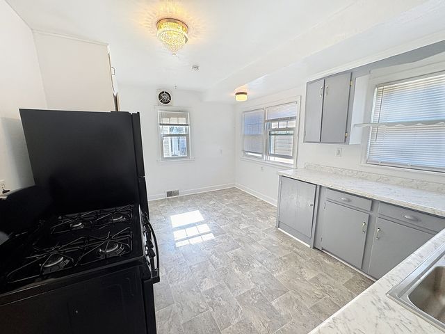 14 Blackhawk Hills Court, Rock Island, IL 61201