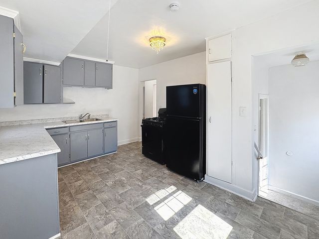 14 Blackhawk Hills Court, Rock Island, IL 61201