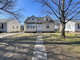 14 Blackhawk Hills Court, Rock Island, IL 61201