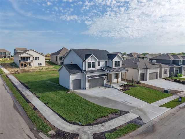 1712 SW Arbormist Drive, Lee's Summit, MO 64082