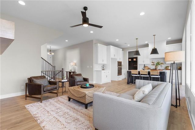 1712 SW Arbormist Drive, Lee's Summit, MO 64082