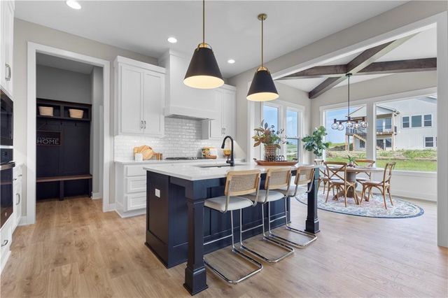 1712 SW Arbormist Drive, Lee's Summit, MO 64082