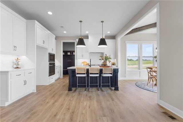 1712 SW Arbormist Drive, Lee's Summit, MO 64082