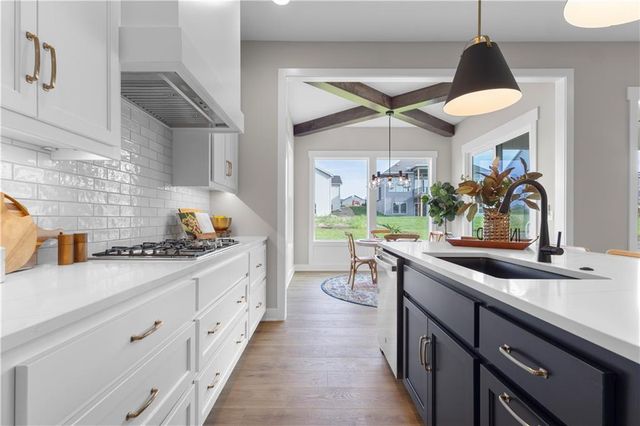 1712 SW Arbormist Drive, Lee's Summit, MO 64082