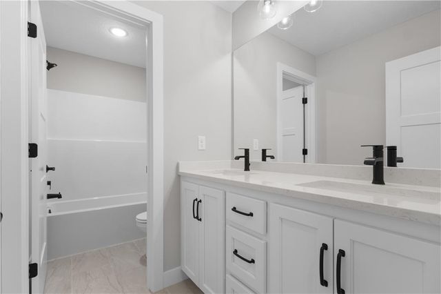 1712 SW Arbormist Drive, Lee's Summit, MO 64082