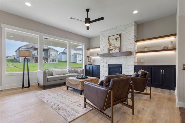 1712 SW Arbormist Drive, Lee's Summit, MO 64082