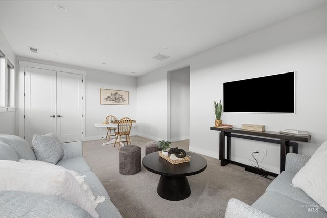 6100 E Hootowl Dr, Boise, ID 83716