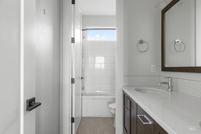 6100 E Hootowl Dr, Boise, ID 83716