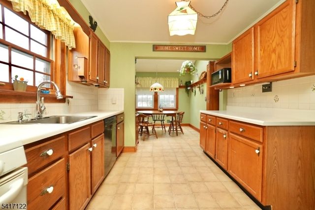 61 Hill St, Belleville Twp., NJ 07109