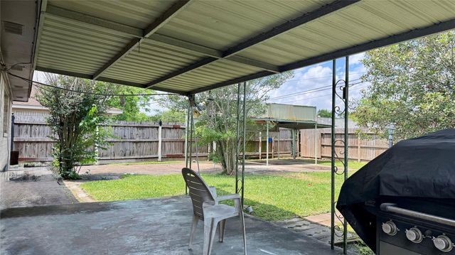 1006 Saddle Rock Drive, Houston, TX 77088