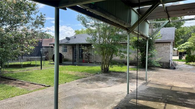 1006 Saddle Rock Drive, Houston, TX 77088