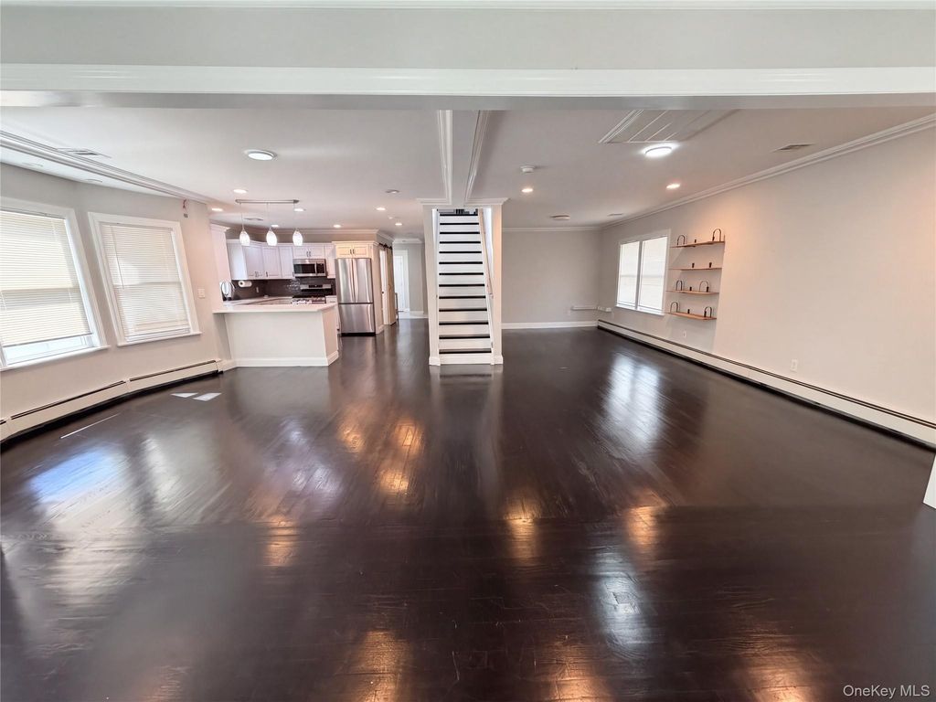 116 S Clinton Avenue, Bay Shore, NY 11706 — photo 3
