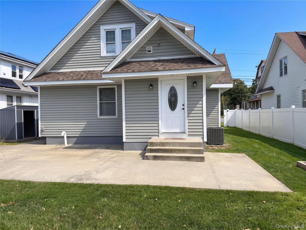 116 S Clinton Avenue, Bay Shore, NY 11706 — photo 5