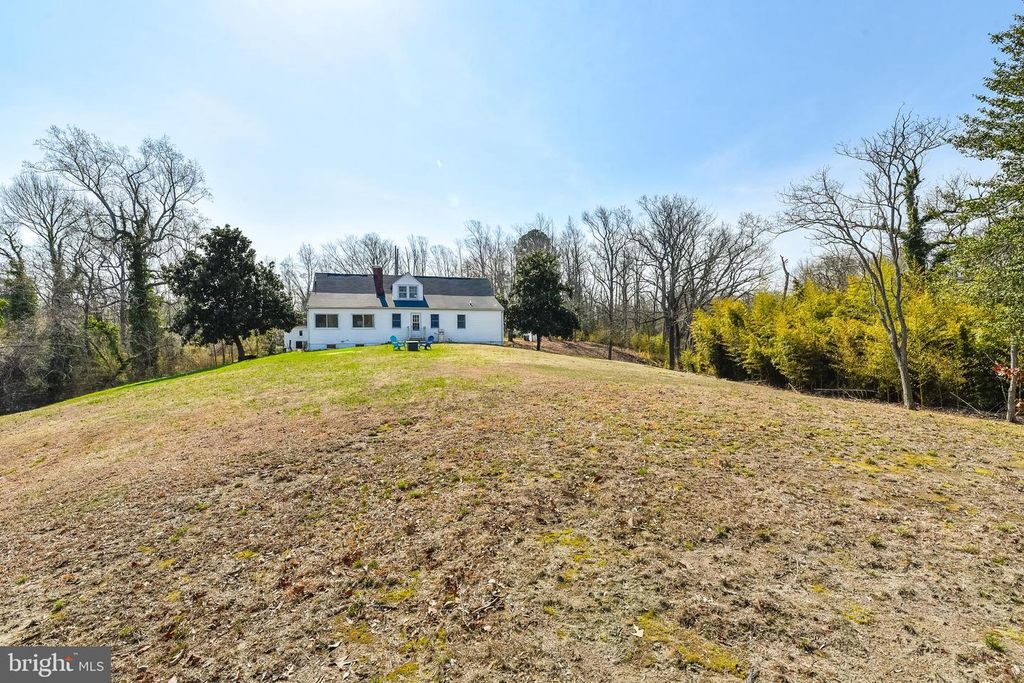 Image 10 of property listing at 23690 W PATUXENT BEACH RD, California, MD 20619